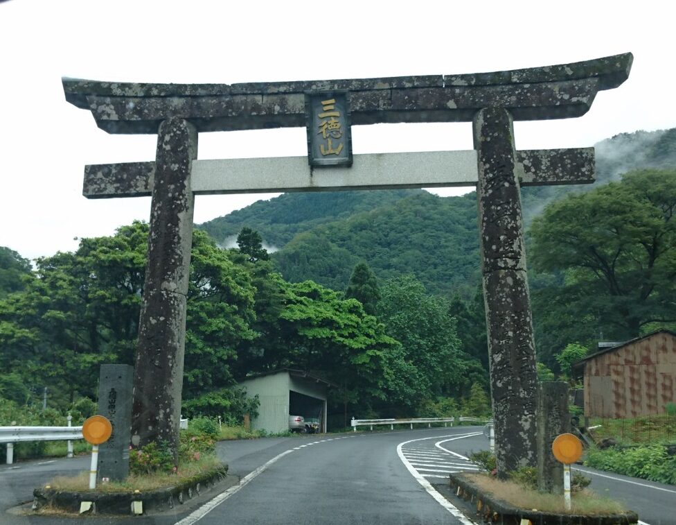 投入堂の鳥居